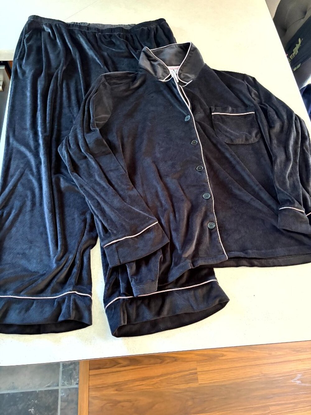 Joyspun Velour Stretch Plus Size 2X PJ Set Black Long Sleeve EUC